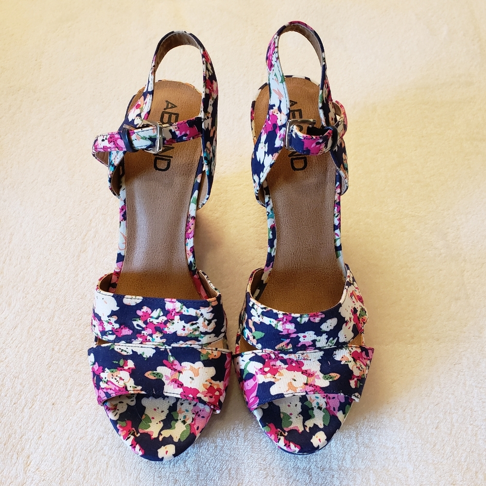 Abound Flower Wedge Ankle Strap Wedge Sandals Size 6.5